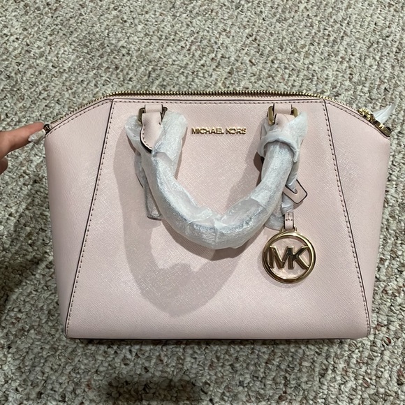 MICHAEL KORS CIARA 35S8GC6M2L MEDIUM MESSENGER LEATHER BAG IN POWDER BLU… - Picture 6 of 16